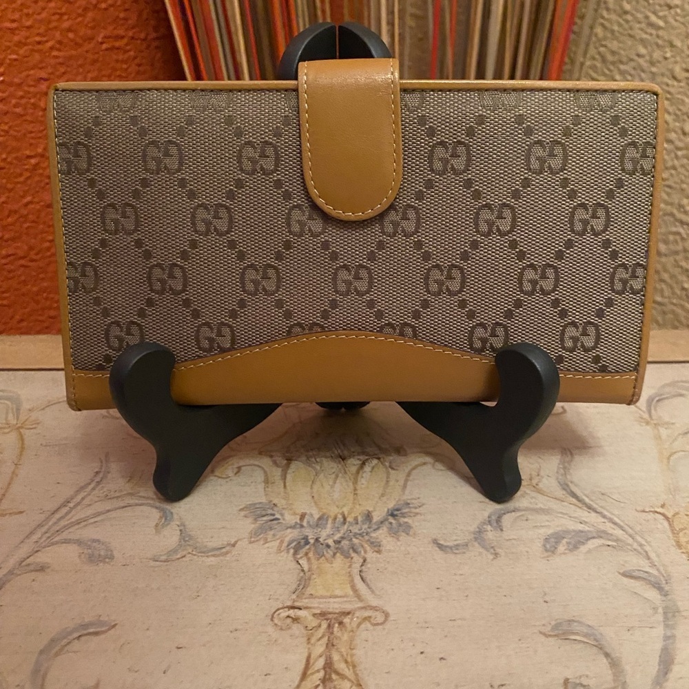 Gucci -VINTAGE - EUC-Beige and Brown Long Monogram Wallet - Excellent Condition